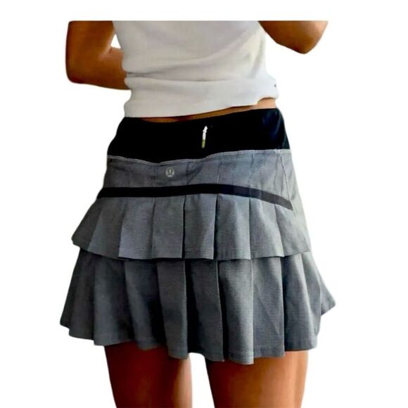 lululemon athletica Dresses & Skirts - Lululemon Women's Pleated Pace Setter Skirt Size 8 Gray with Built-in Shorts
